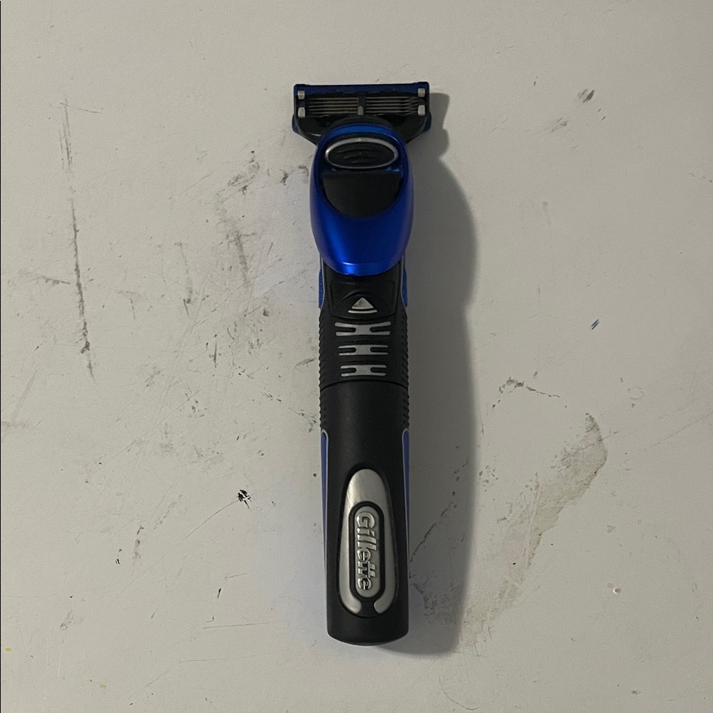 Gillette Fusion Proglide Styler Battery Op Black and Blue Men's Shaving Razor